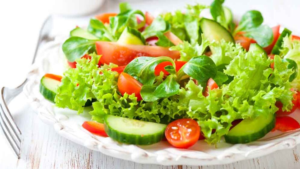 Salades de légumes frais pour perdre du poids.